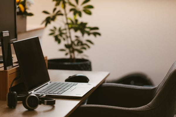 Can you make a living reselling in Canada?